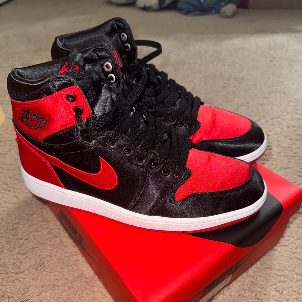 Jordan 1 Satin Breds